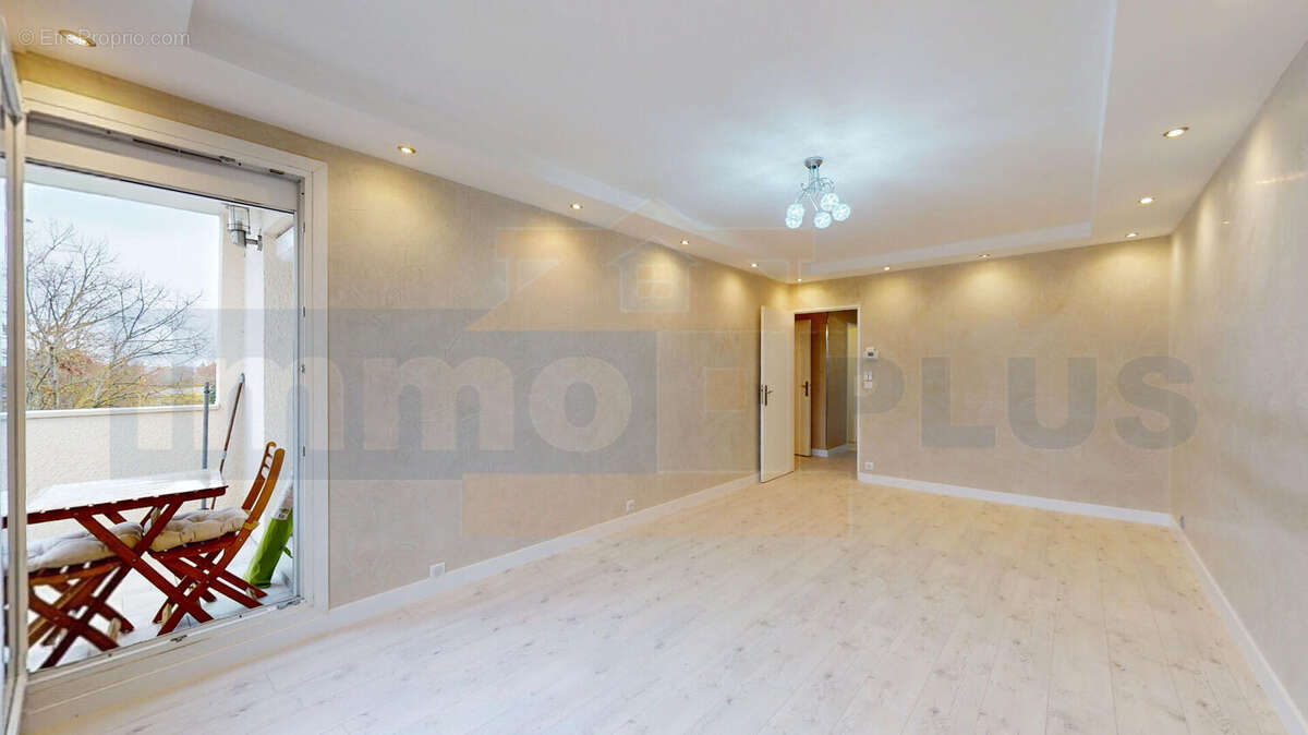 Appartement Plaisir 3 pièces 71 m2 + 1 garage en sous-sol - photo 5