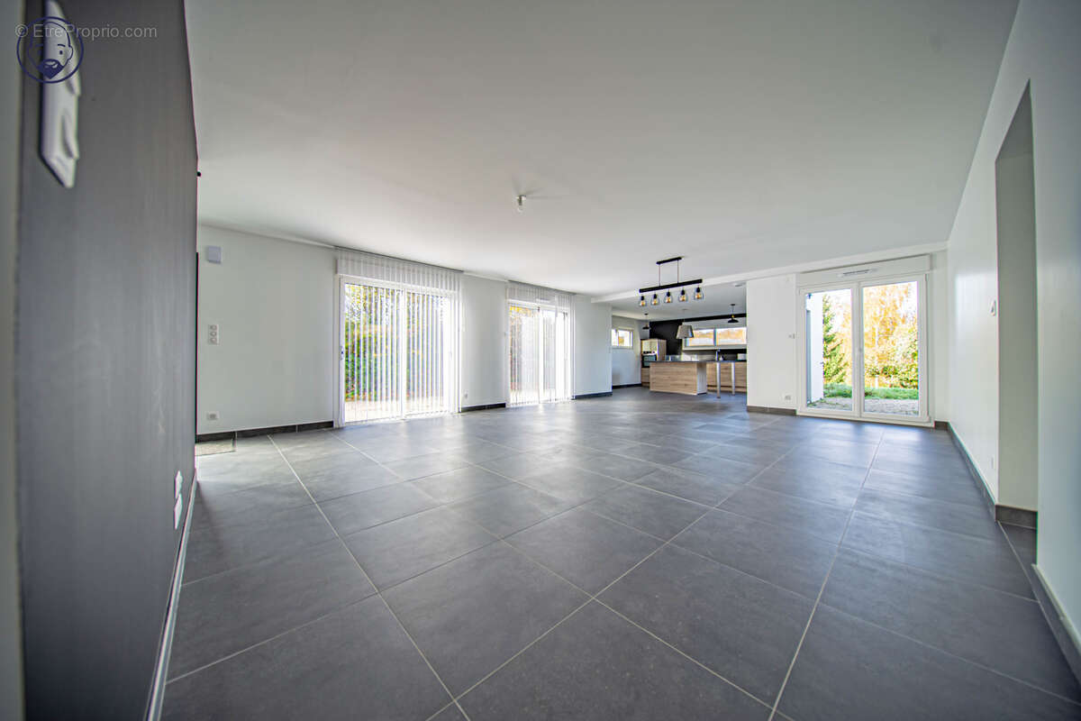 Maison à GONDRECOURT-LE-CHATEAU