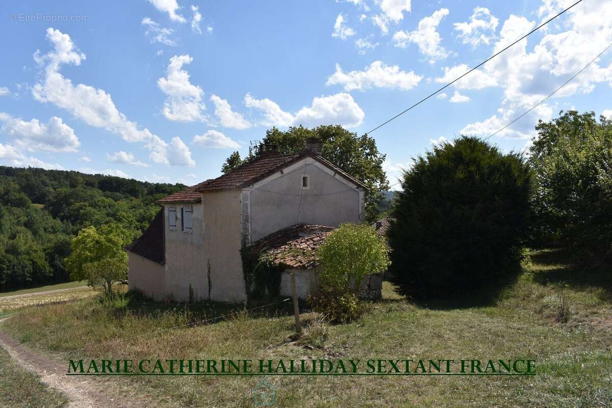Corps de ferme a restaurer sur 9000 m2 de terrain - photo 3