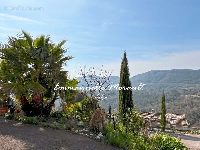Maison à BAGNOLS-EN-FORET