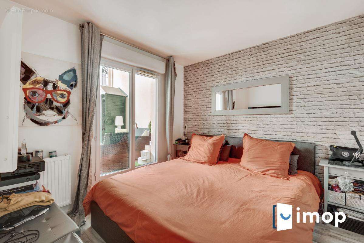 Appartement à COURBEVOIE