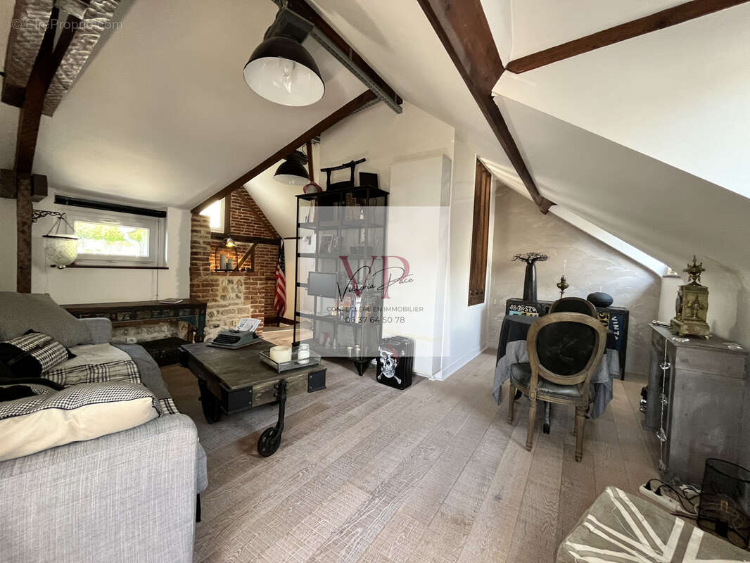 Honfleur - Appartement 2 pièces - 43 m2 - Dernier étage - Vue toits - Vendu semi-meublé - photo 6