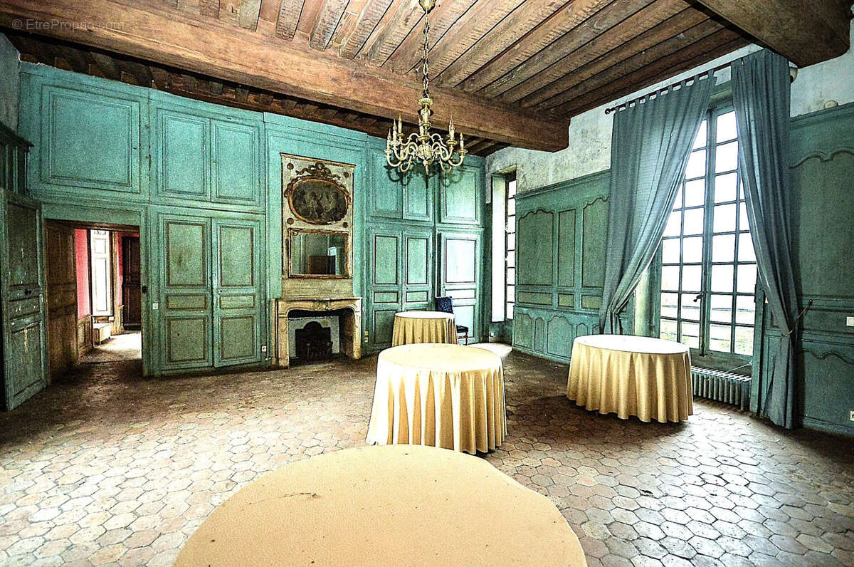 Maison à DOUAINS