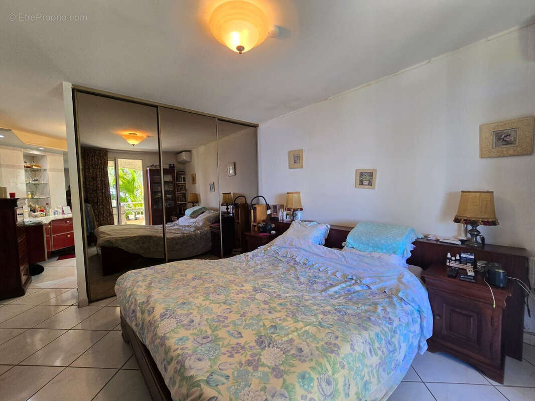 Maison 210 m² à Saint-Paul  - photo 4