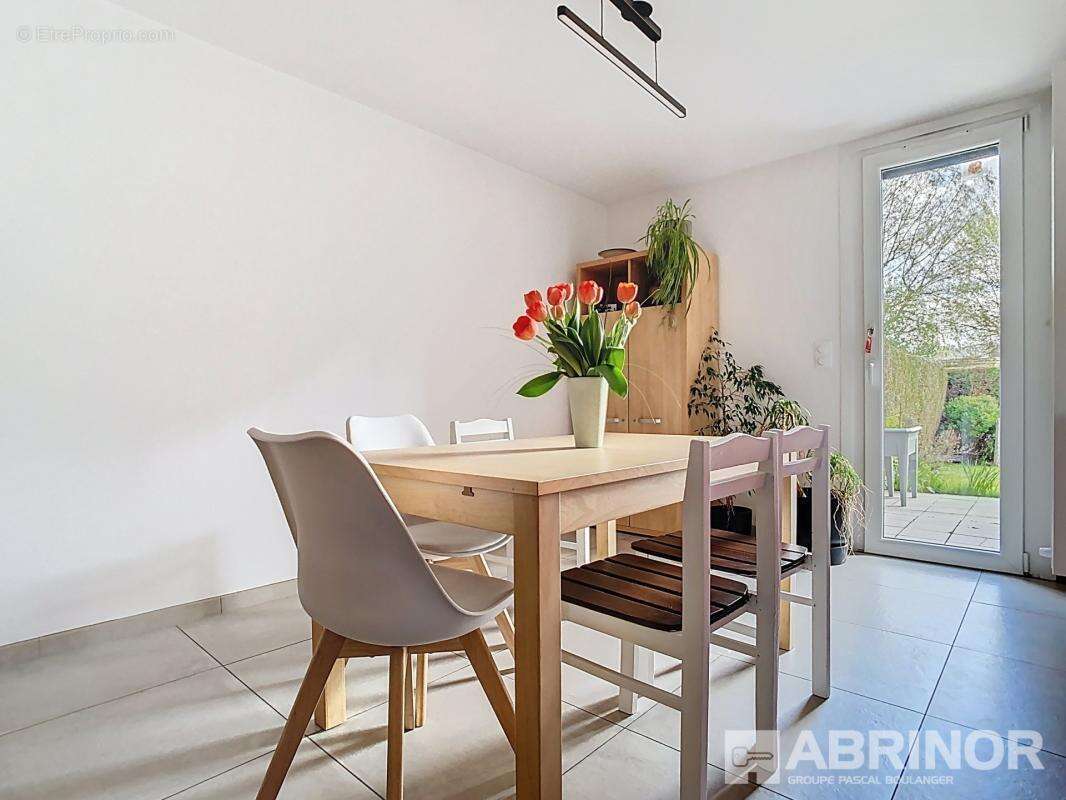 Maison 4 chambres, jardin, garage et stationnement - photo 4