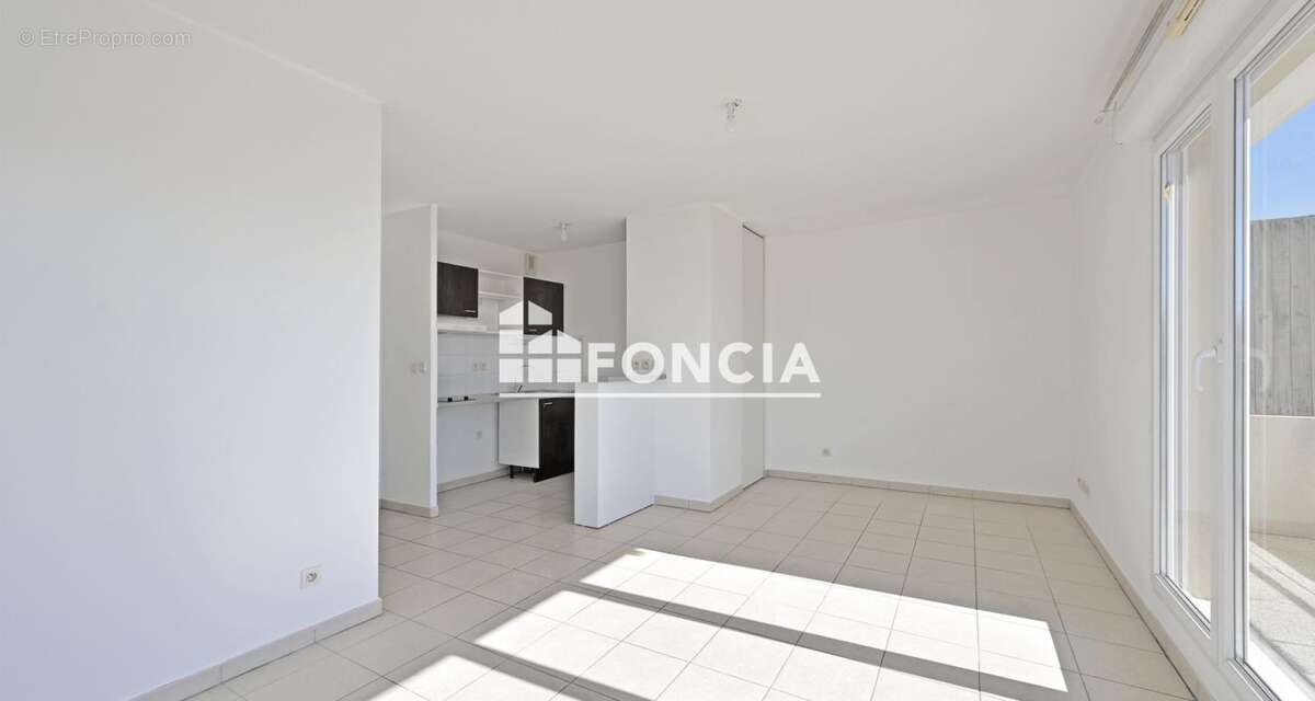 Appartement à PORT-SAINT-LOUIS-DU-RHONE