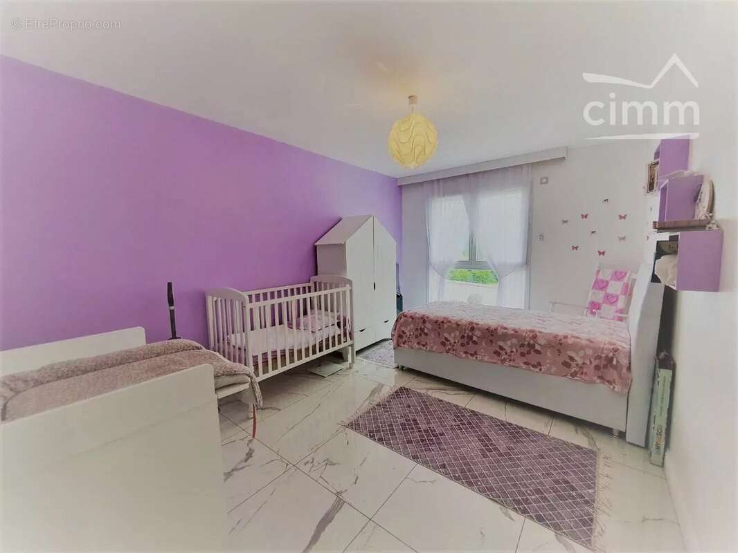 Appartement à LA CHAPELLE-DE-LA-TOUR