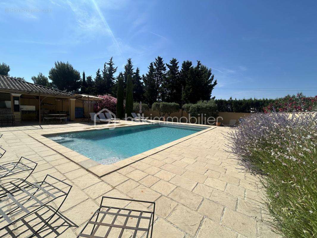 Maison 39 m² à Aureille  - photo 2