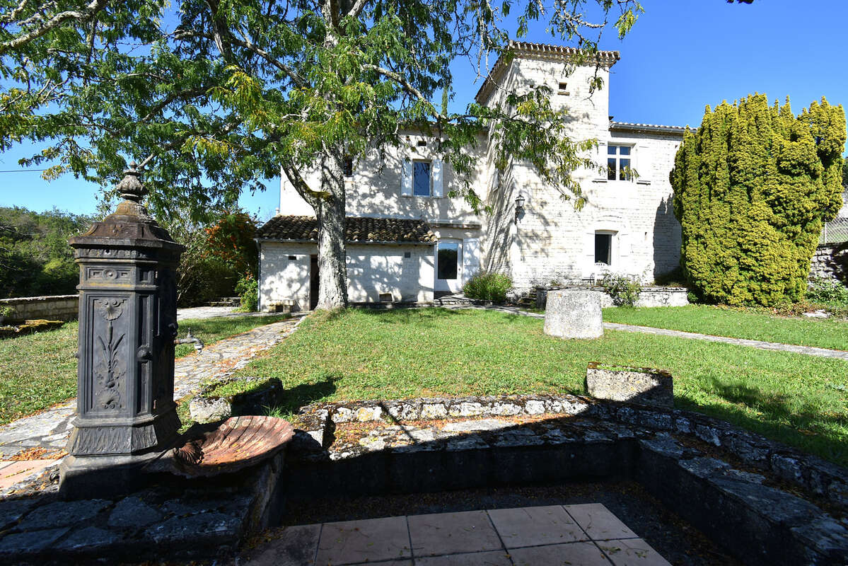 Maison à MONTAIGU-DE-QUERCY