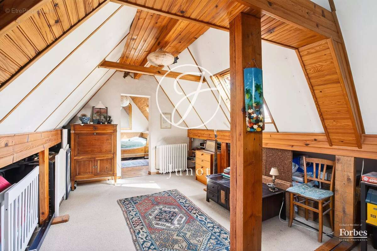Maison à VILLE-D'AVRAY