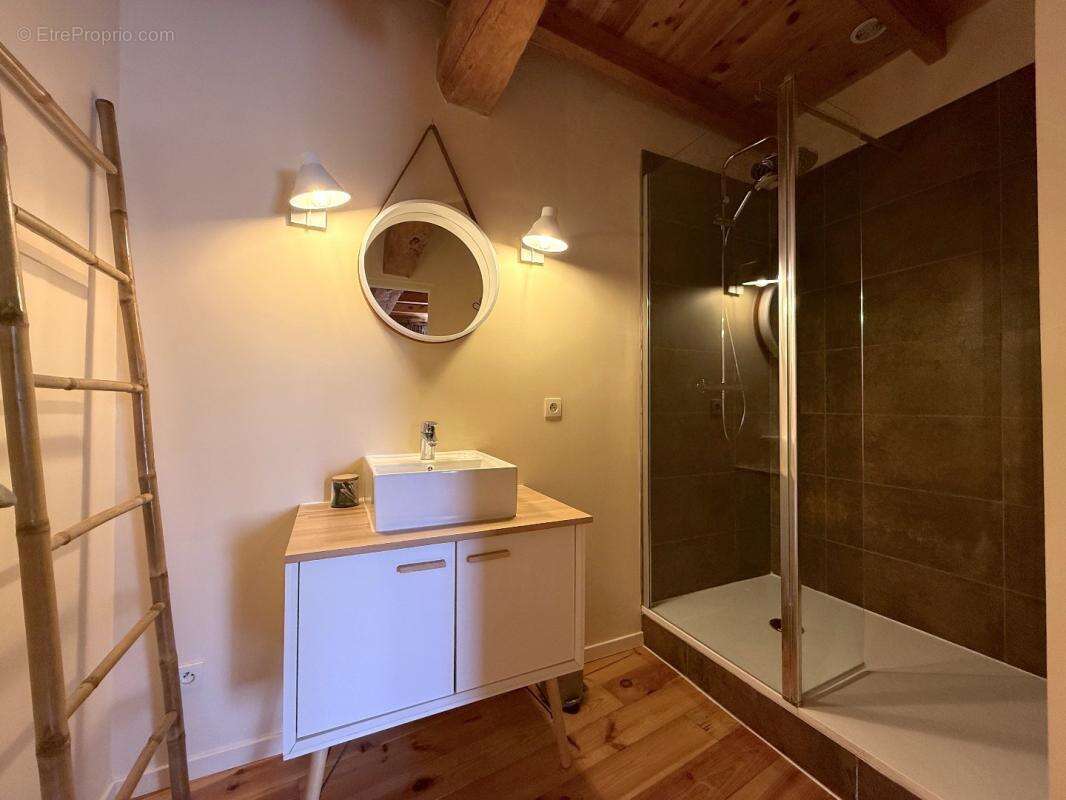 Maison à NANTEUIL-AURIAC-DE-BOURZAC