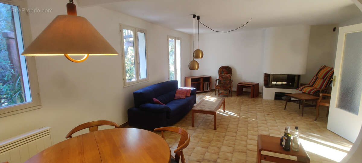 Maison à MONTFERRAT