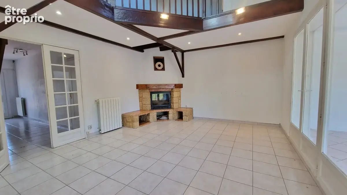 Maison familiale avec dépendance à Marly-la-Ville. - photo 2