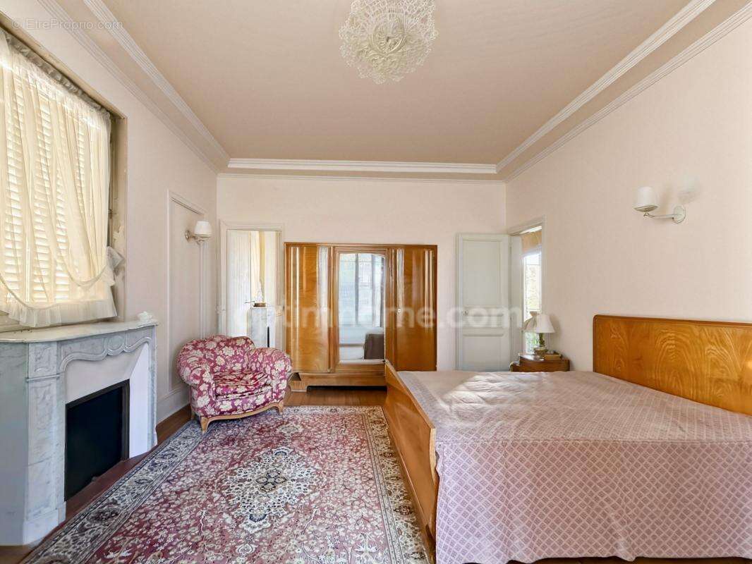 Propriete -  maison bourgeoise d'exception 10 pieces - 785 000 euros - terrain 2000 m2 - photo 7