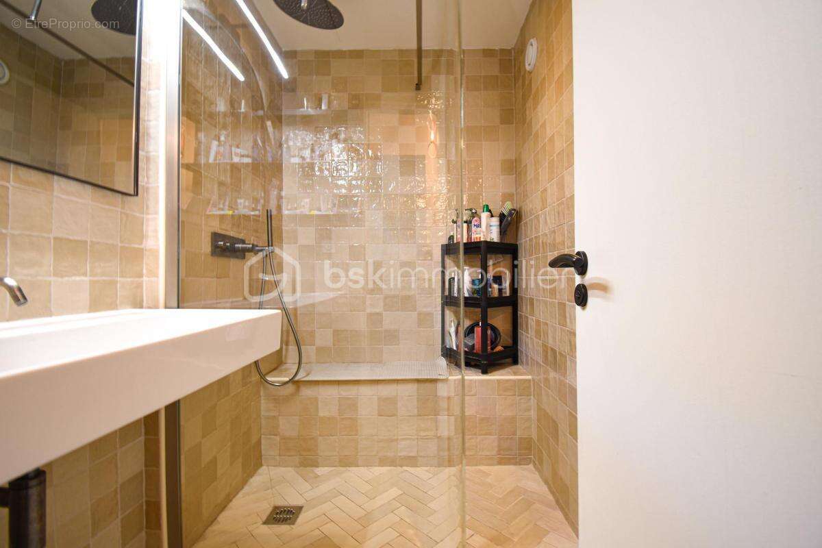 A la vente T3 entièrement rénové au 3ème et dernier étage! - photo 10