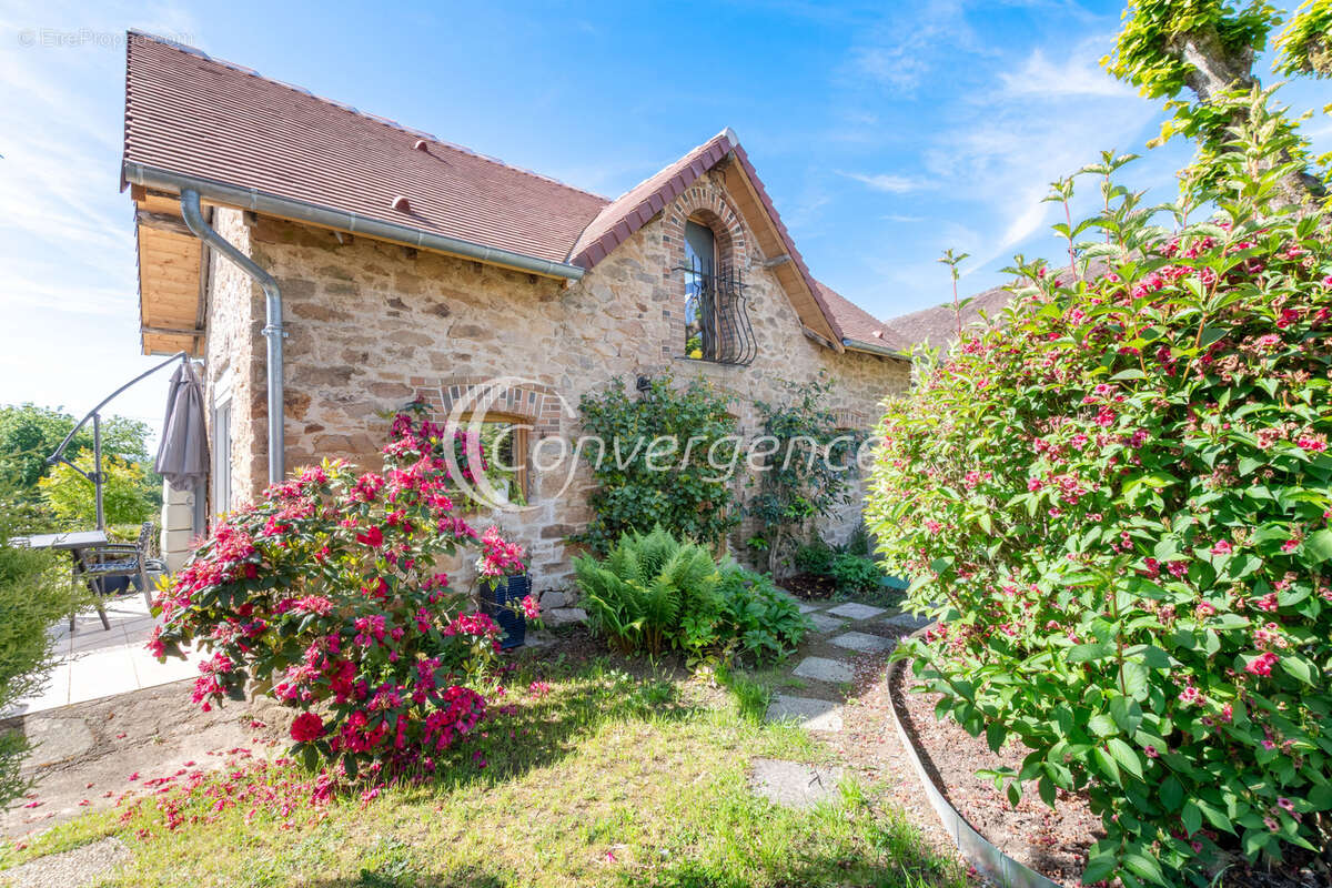 Maison à MEUZAC