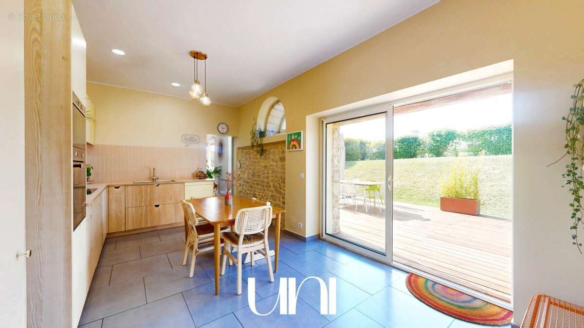 Maison à CLINCHAMPS-SUR-ORNE