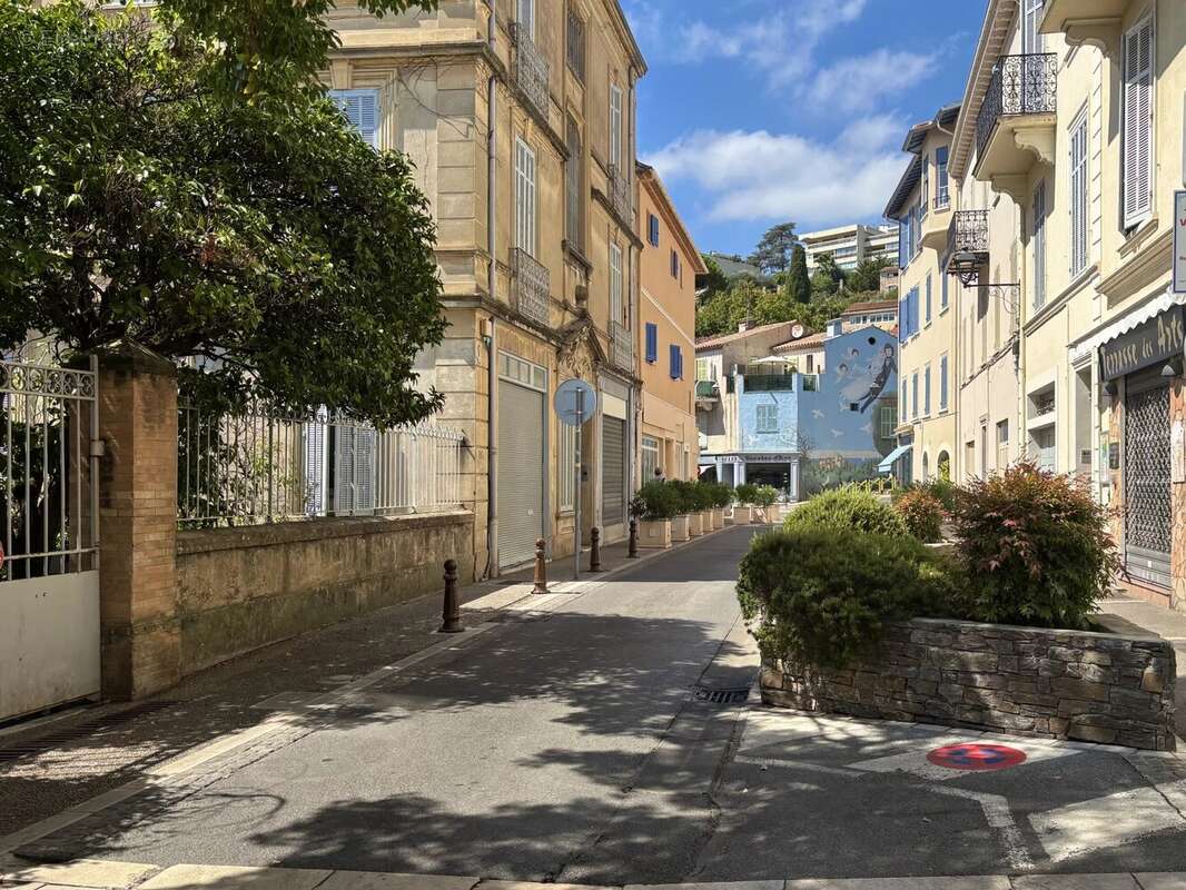 Le Cannet - Studio aménagé en loveroom - idéal investisseur - photo 17
