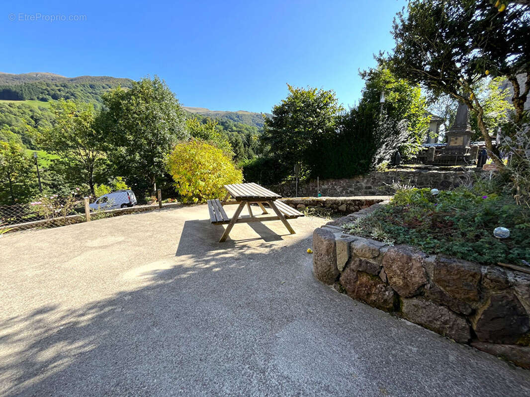 Maison à SAINT-JACQUES-DES-BLATS