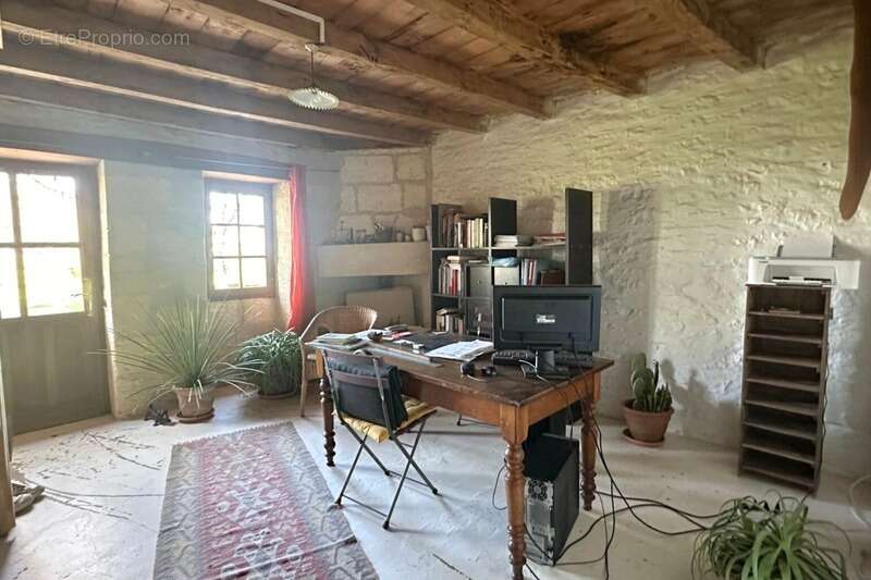 33390 anglade - maison de 6 pieces - calme - vue degagee - jardin - garage - photo 12