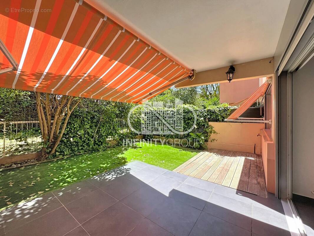 Appartement à VALLAURIS