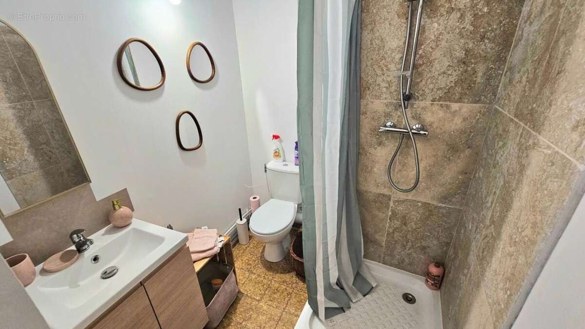 Studio lumineux et calme au 1er étage d'une maison de village - photo 4
