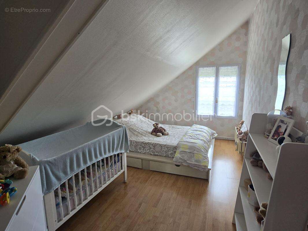 Maison familiale de 138m² - 4 chambres, jardin et garage - Tillé (60000) - photo 12