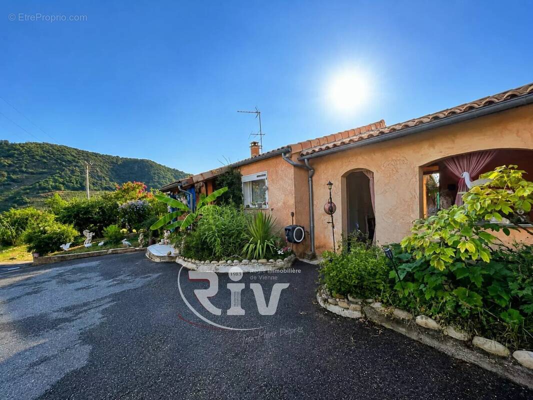 Maison de 145 m² avec piscine, grand terrain - photo 1