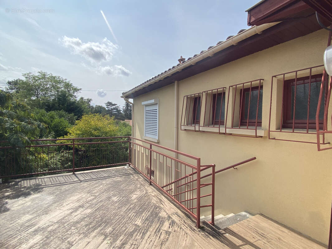 Maison à SAINT-YZAN-DE-SOUDIAC