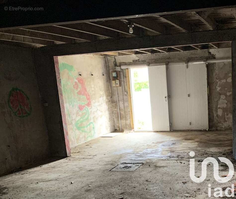 Photo 5 - Parking à SAINT-DENIS-LA-CHEVASSE