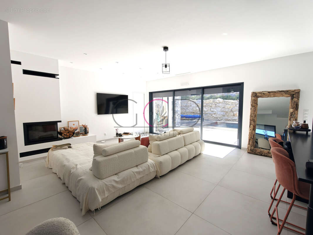 Maison à VENTABREN