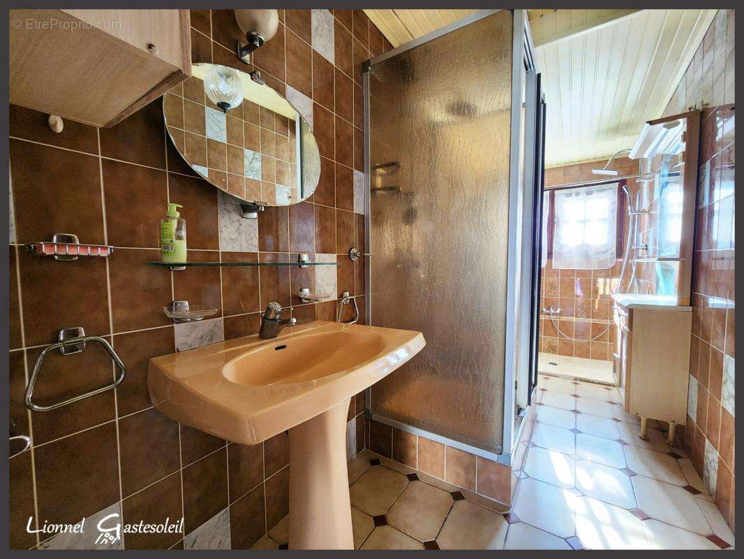 Maison à vendre de plain pied 3 chambres double garage et piscine sur la commune de  PINEUILH (33) - photo 15