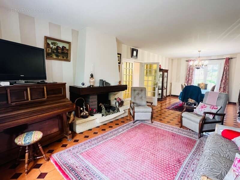 Maison 153m² - 5 chambres -sous sol - Jardin - Châtellerault - photo 8