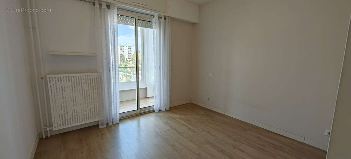 Appartement Antibes 3 pièces 64 m² habitable - 57.71 m2 carrez - dernier étage - parking et cave - photo 10