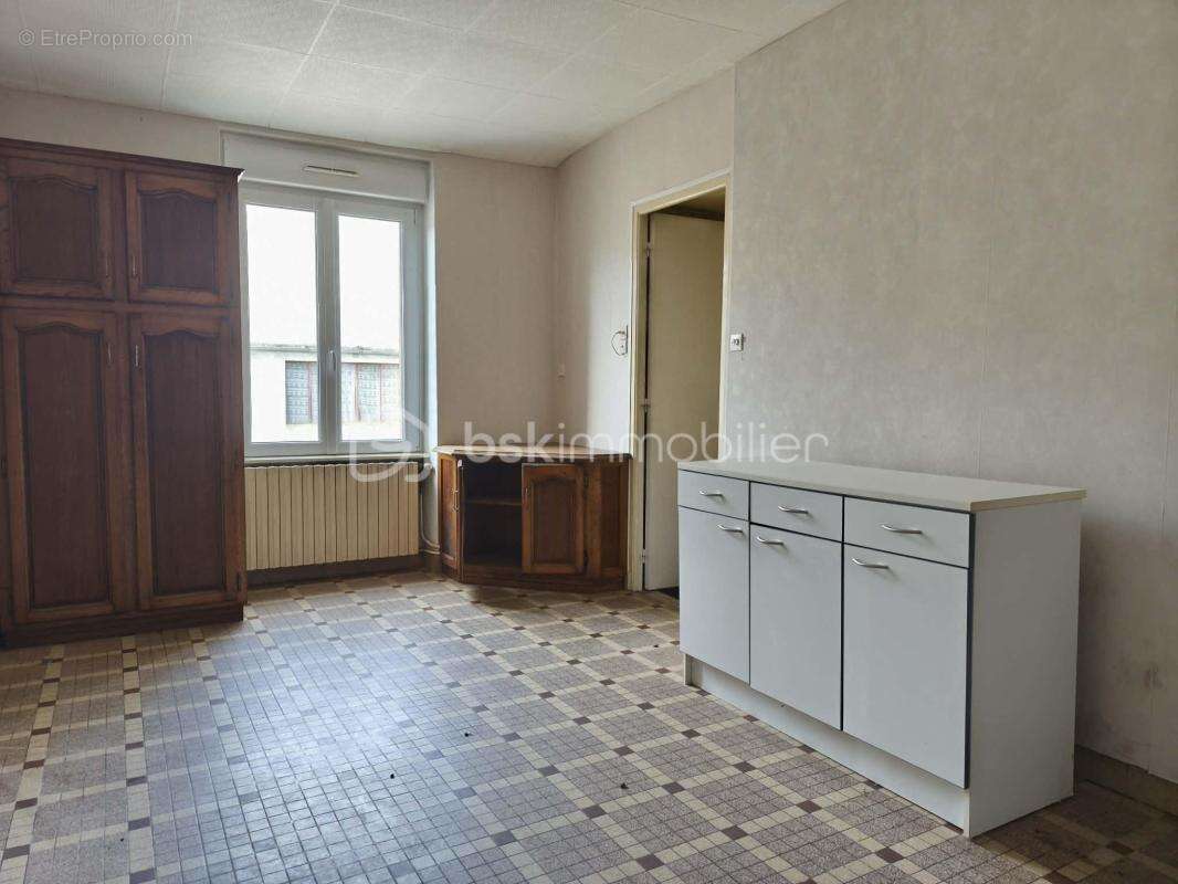 Maison à LASSAY-LES-CHATEAUX