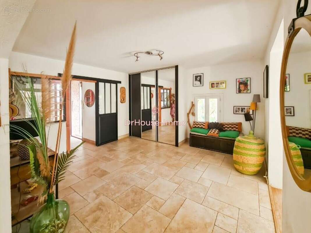 Maison 194 m² à Pierrevert  - photo 2