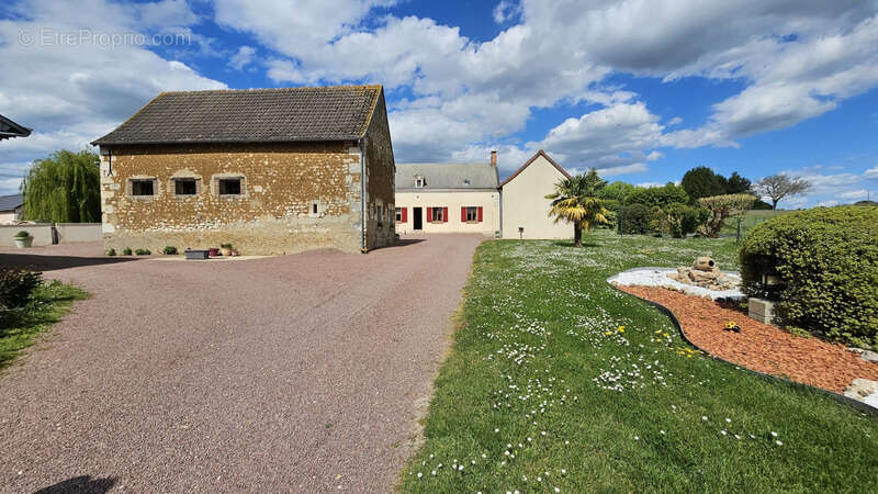 Maison à VERNEIL-LE-CHETIF