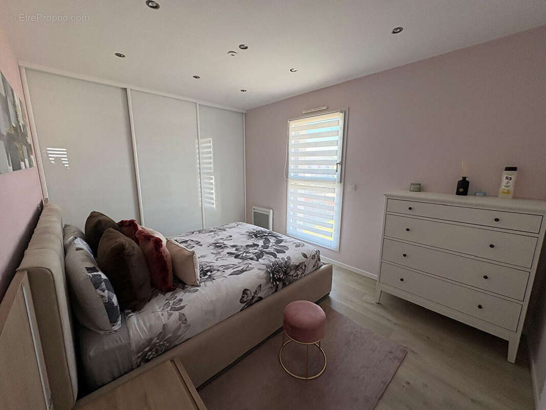 Maison à FEUGUEROLLES-BULLY