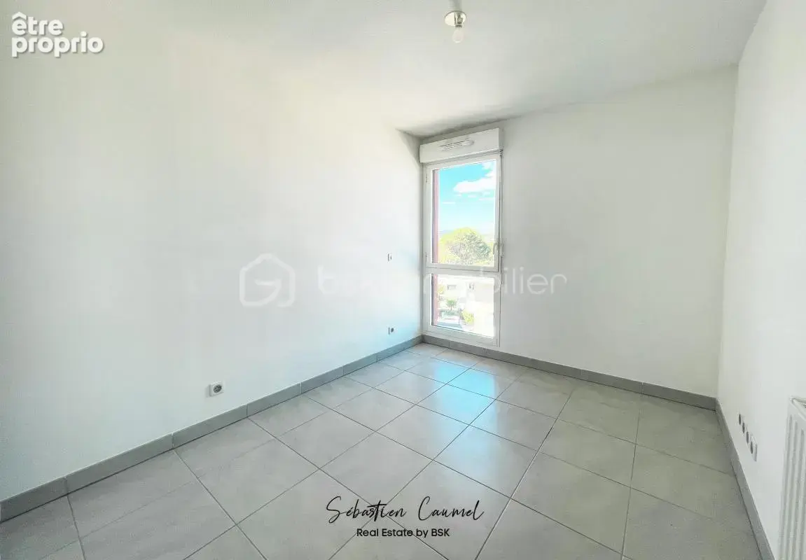 Juvignac - T3 dernier étage avec terrasse 13 m², vue dégagée, piscine et parking - photo 13