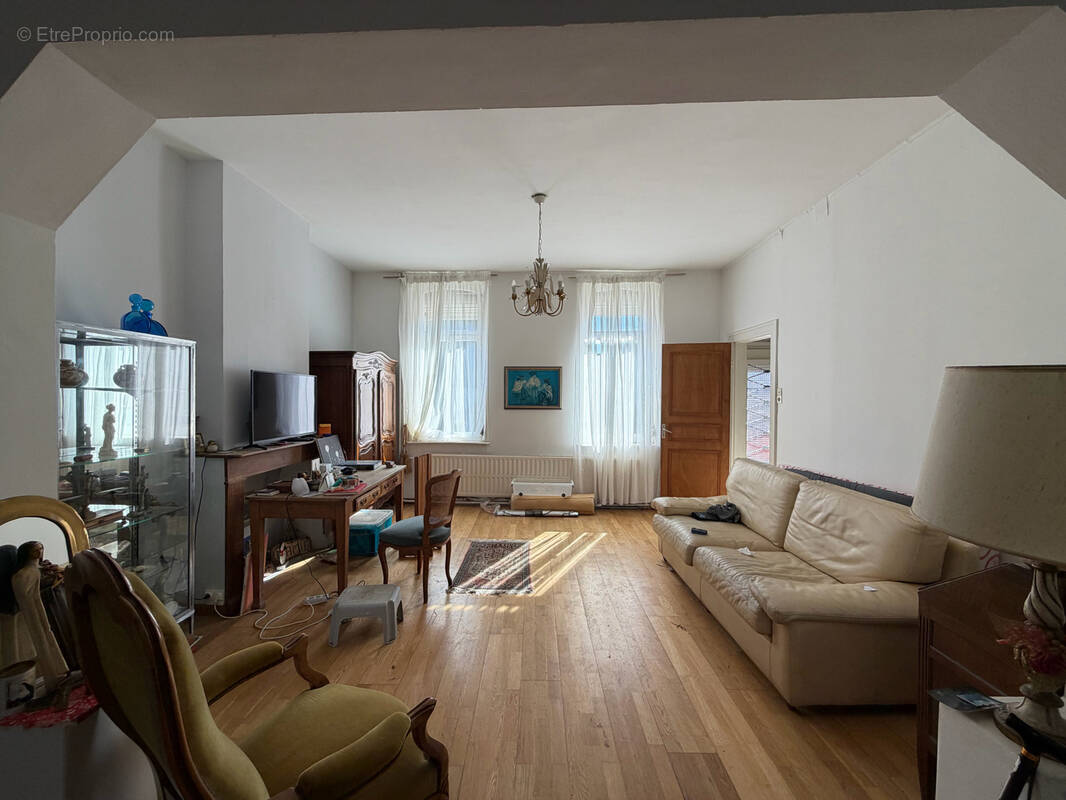 Maison à FAMARS