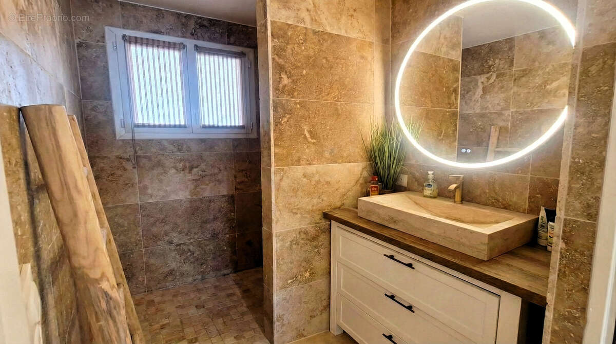 Appartement à PERON