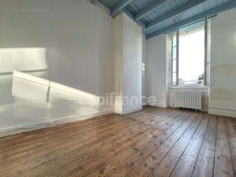 Maison à BUSSAC-SUR-CHARENTE