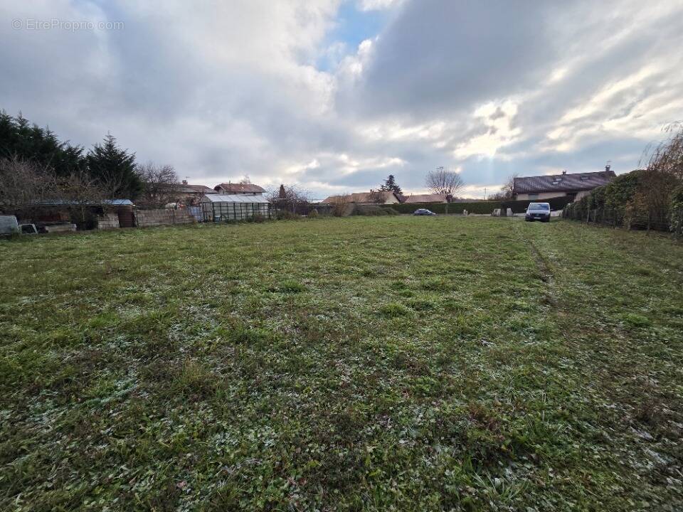 Terrain à CHAZEY-SUR-AIN
