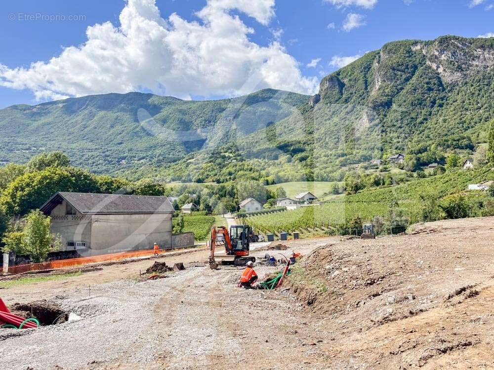 Terrain viabilisé (Lot 9) - Terrain à SAINT-PIERRE-D'ALBIGNY