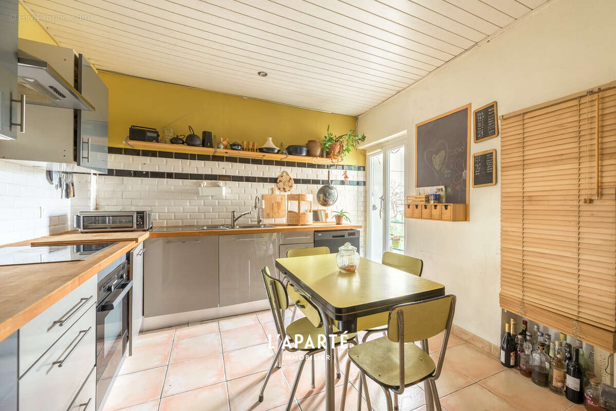 Maison de ville  Marseille T2 et demi de 50 m2 - photo 3