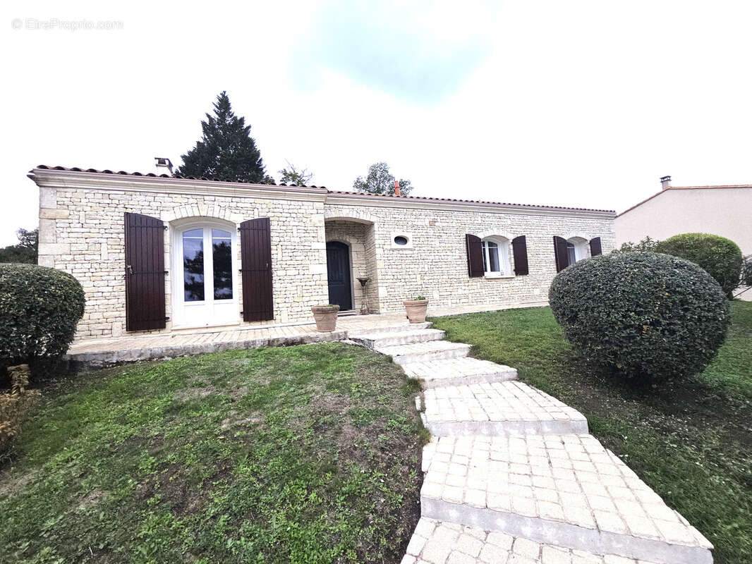 Maison à LA COURONNE