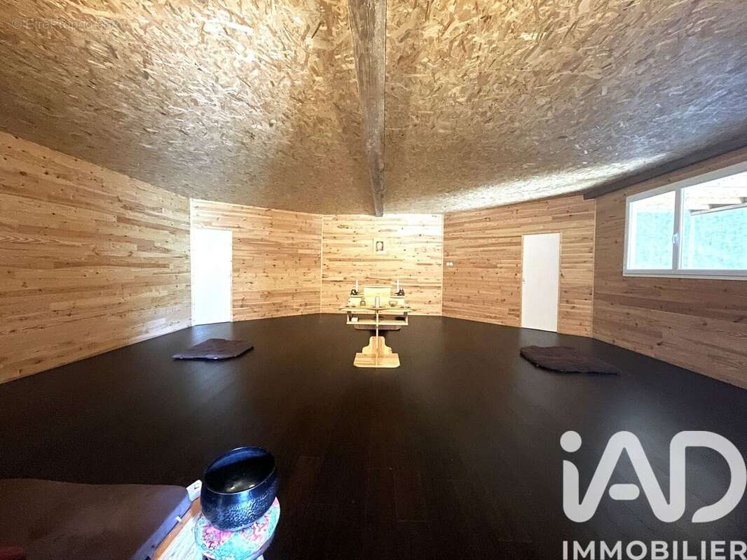 Maison 650 m² à Echassieres  - photo 9