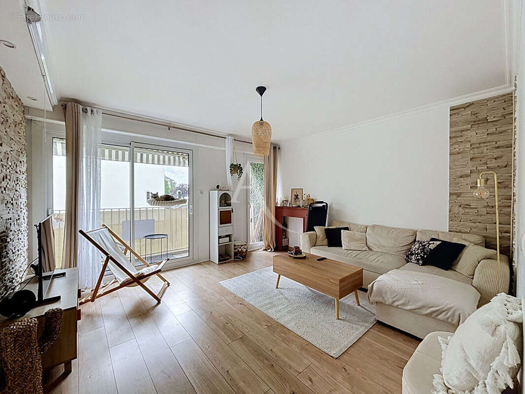 Appartement Laval 4 pièce(s) 76.30 m2 - photo 2