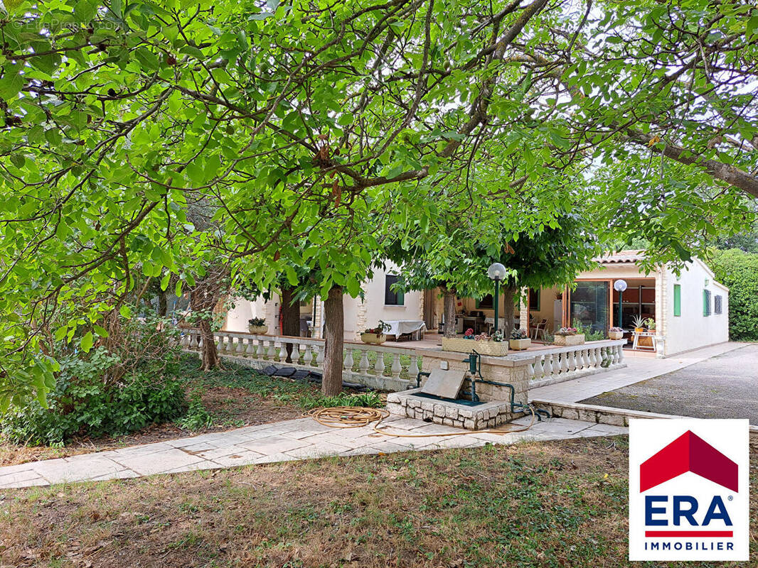 Maison à CAMARET-SUR-AIGUES