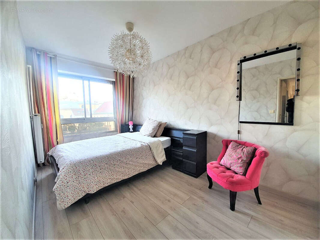 Appartement à COURBEVOIE